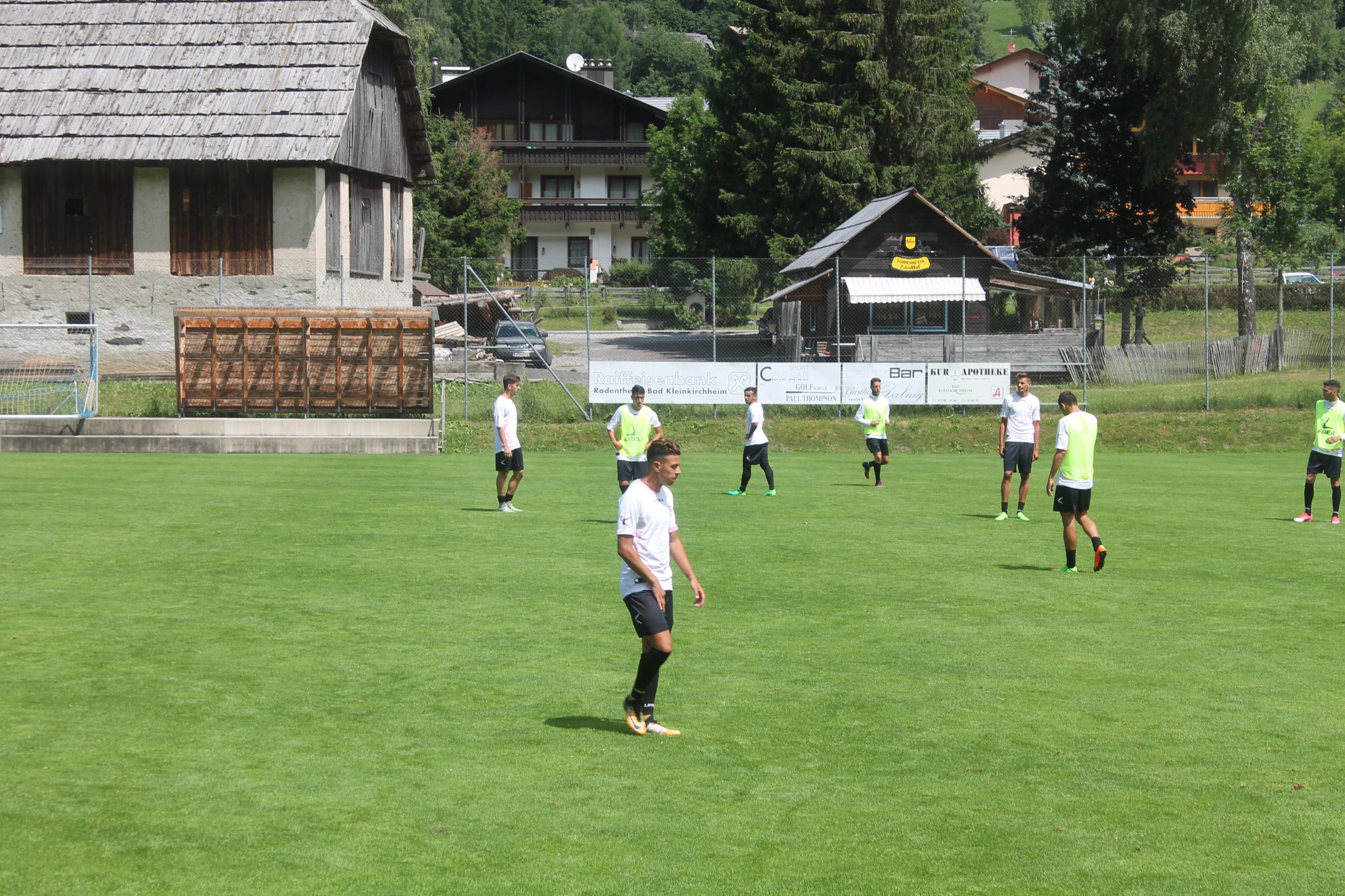 La maglia numero 9 per Nicolò in ritiro con il Palermo calcio