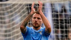 Ciro Immobile saluta - foto ANSA - StadioNews.it