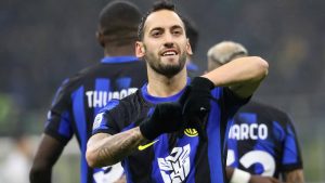 Hakan Çalhanoğlu con l'Inter - foto ANSA - StadioNews.it