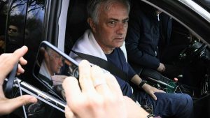 Josè Mourinho in macchina - foto ANSA - StadioNews.it