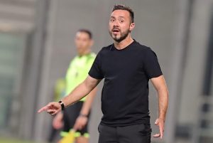 Roberto De Zerbi a bordocampo durante la partita della sua squadra - foto ANSA - StadioNews.it